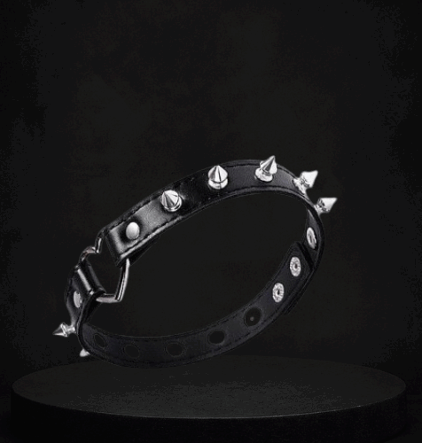Coleira Choker Bondage com coração e pinos
